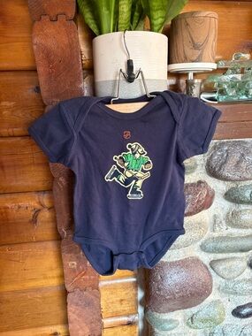 3/$25 NHL Vancouver Canucks Special Edition Johnny Canuck Bodysuit - 6-9M boy